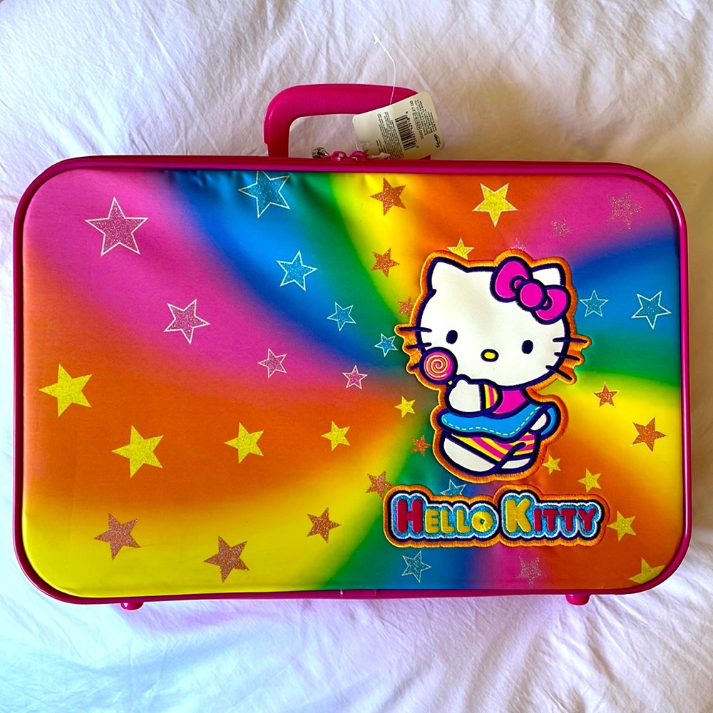 Hello Kitty Suitcase - Picture 1 of 16